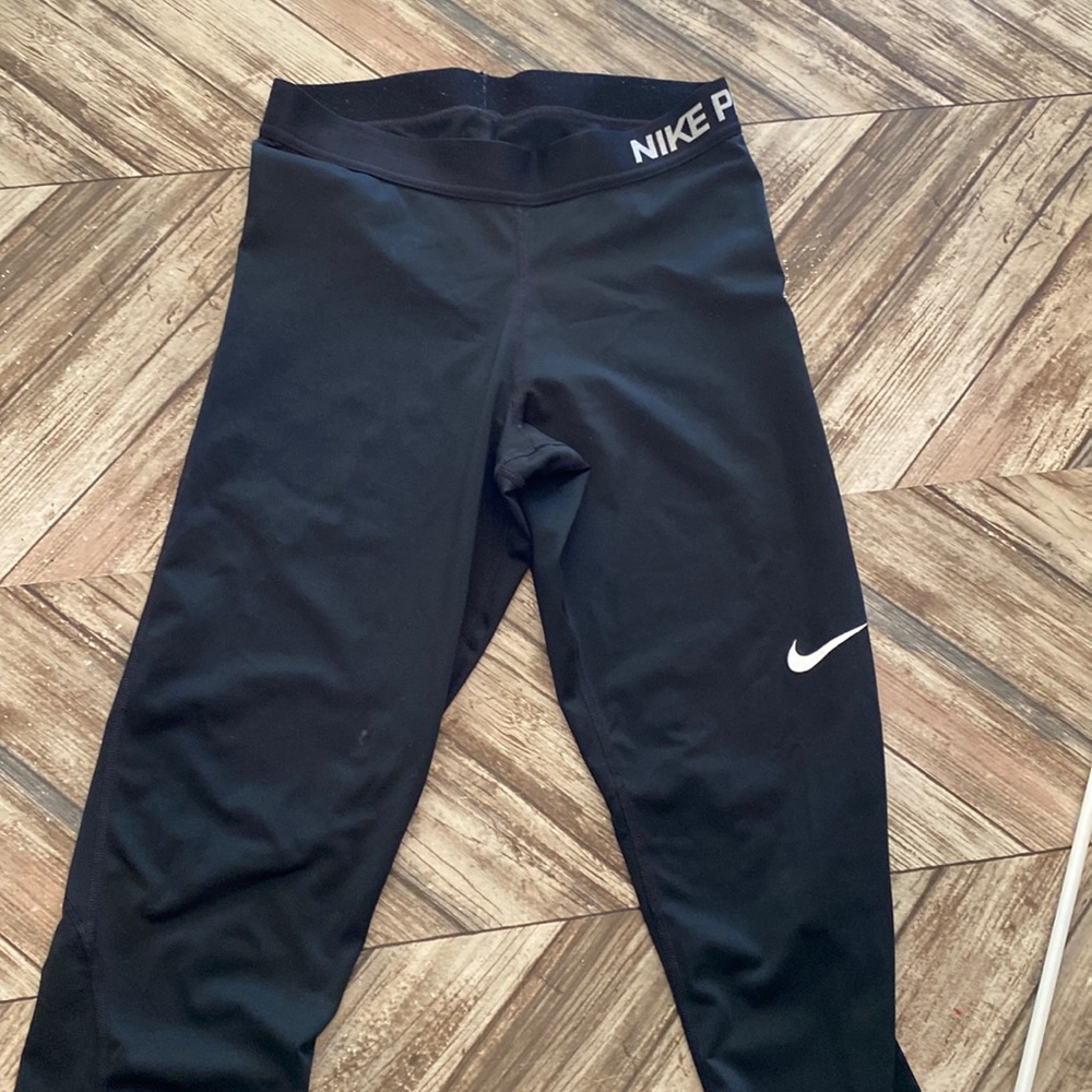 Nike pro leggings size medium